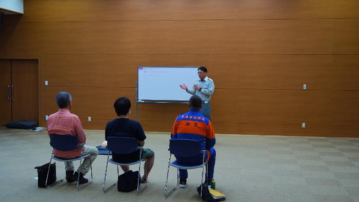 胸骨圧迫の説明