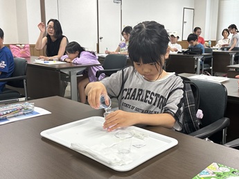 色水を重ねてみよう1