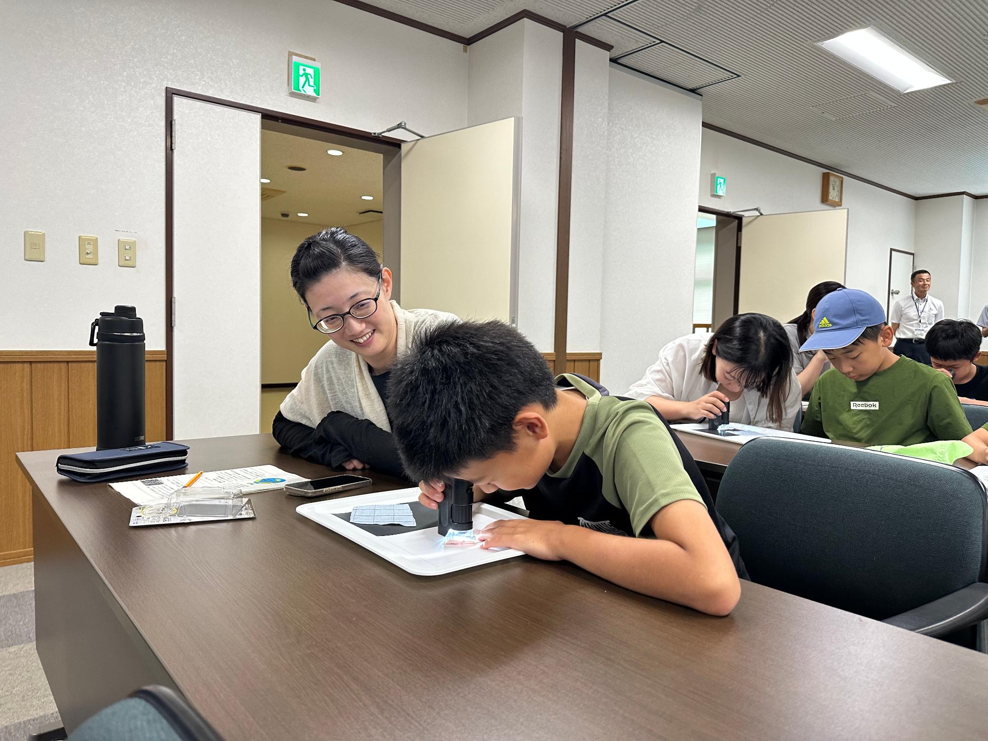 令和8年夏休み親子実験講座顕微鏡3