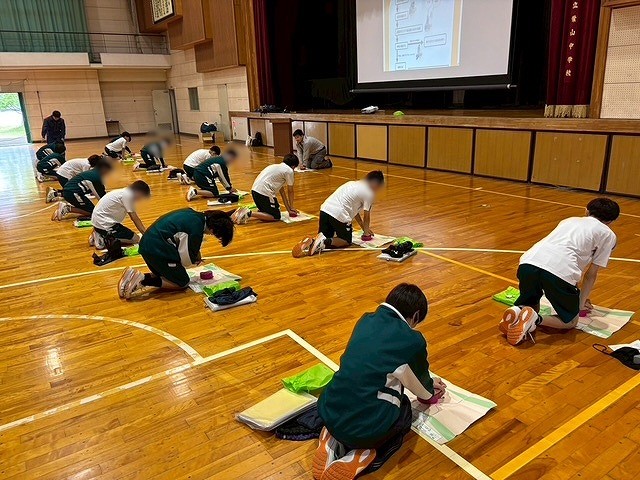 心肺蘇生法を実施している様子